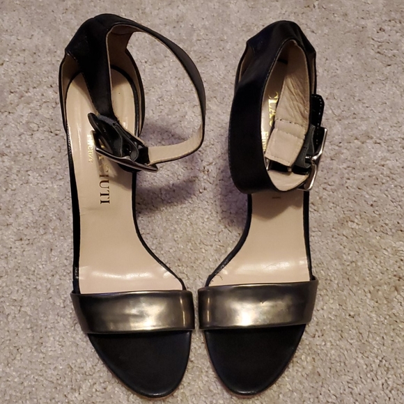 Womens heels - Picture 1 of 3